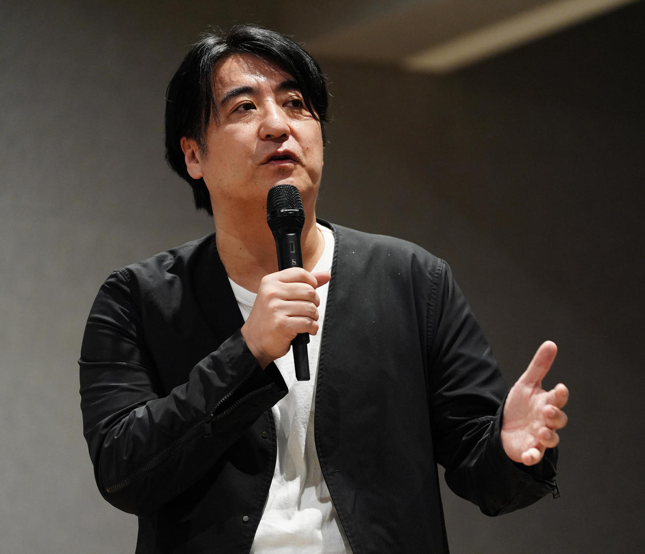 「NOBROCK FES 2026～夢を語ったら叶っちゃった夜～」記者会見に登壇した佐久間宣行氏（撮影・鈴木みどり）