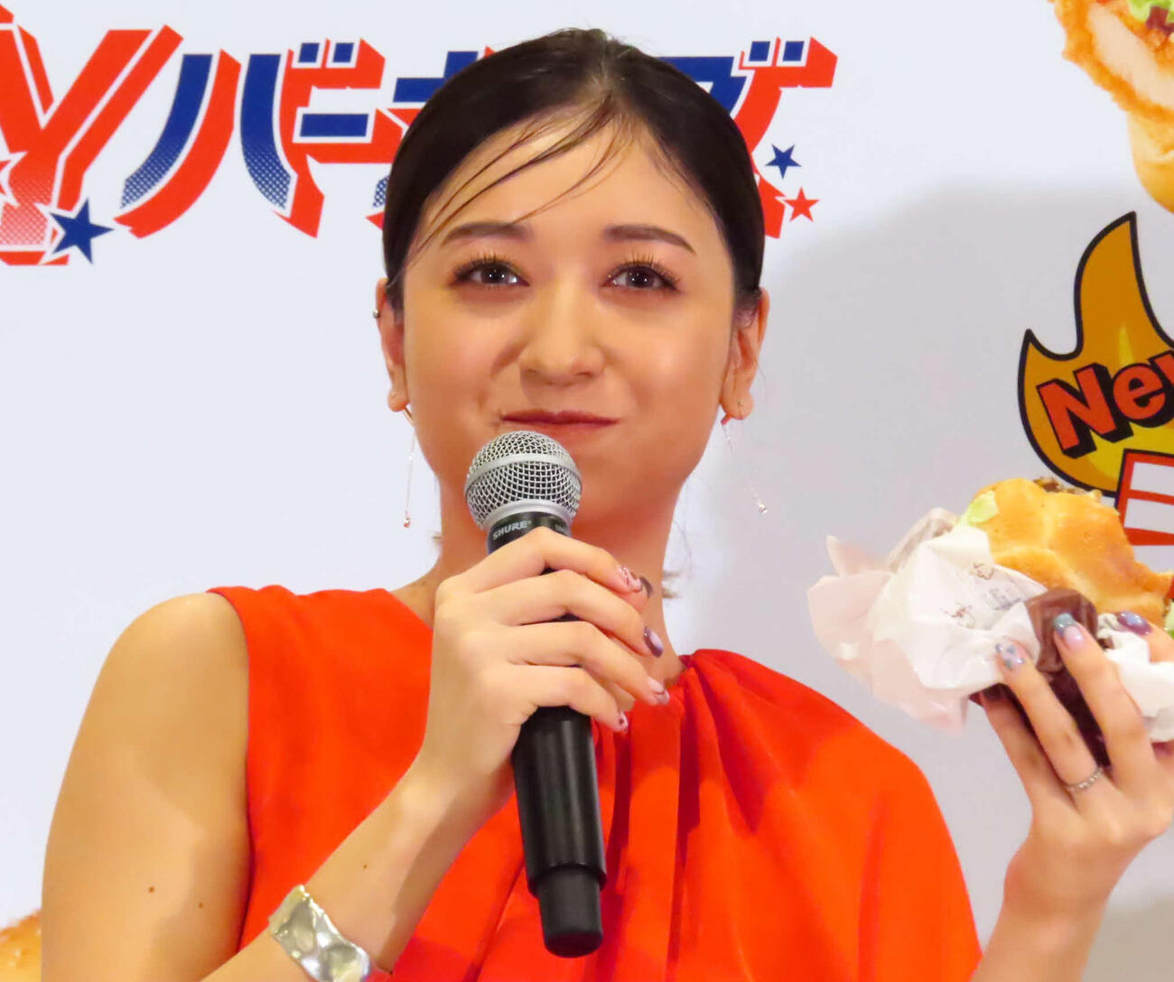 マクドナルドの新商品を試食するみちょぱ