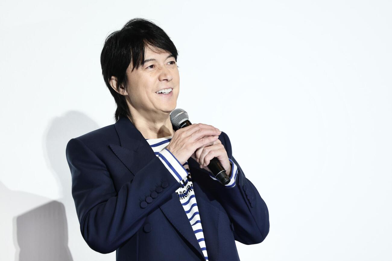 ステージで笑顔を見せる福山雅治（撮影・河田真司）