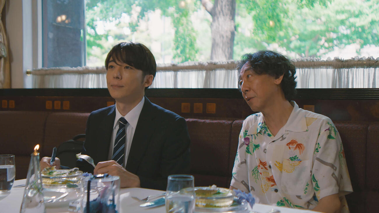 映画「ラプソディ・ラプソディ」主演の高橋一生（左）と監督を務め叔父役で共演の利重剛（C）2026利重剛