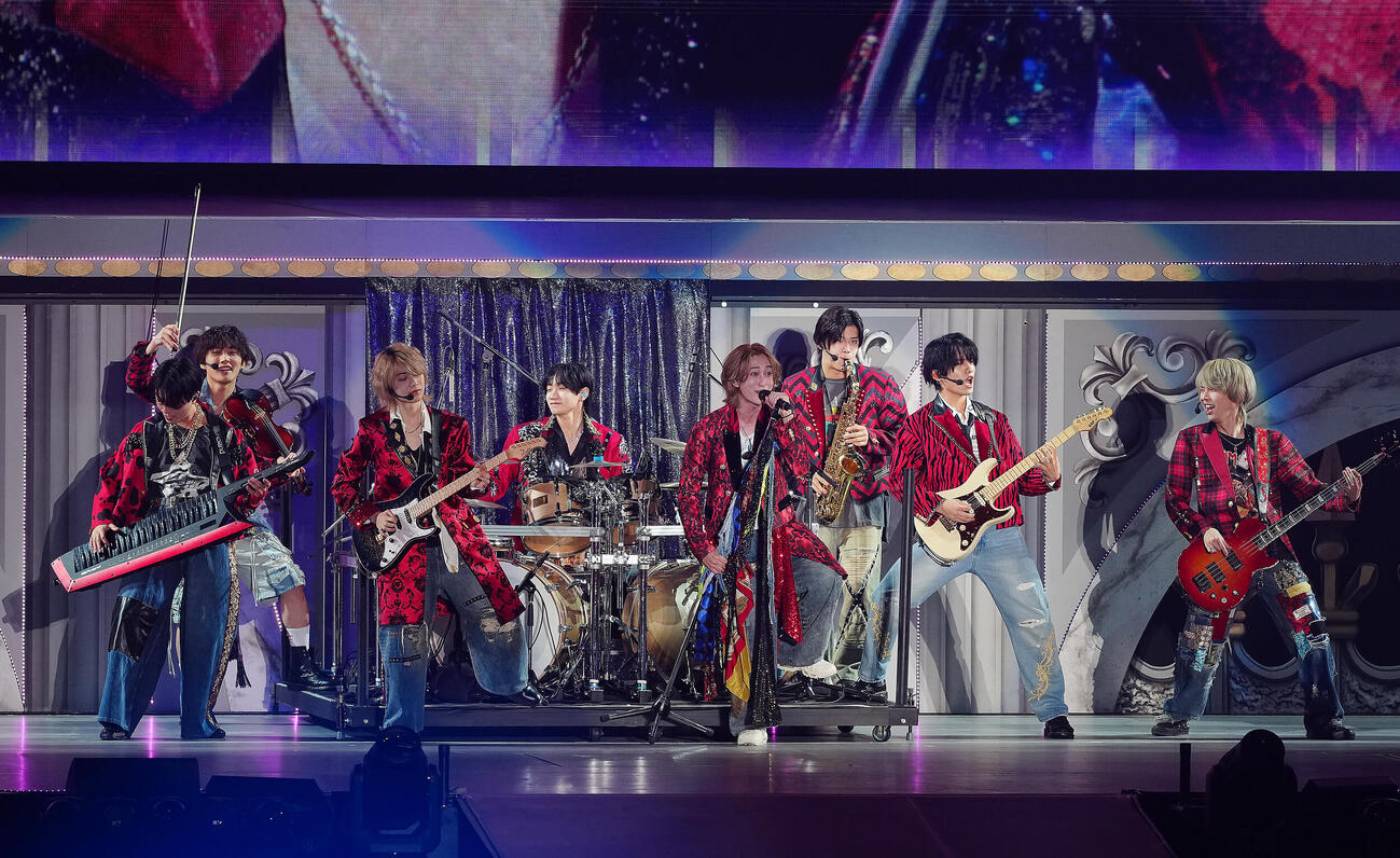 「ジュニアSTAR to FESTIVAL2026」で熱唱するB＆ZAI（撮影・垰建太）