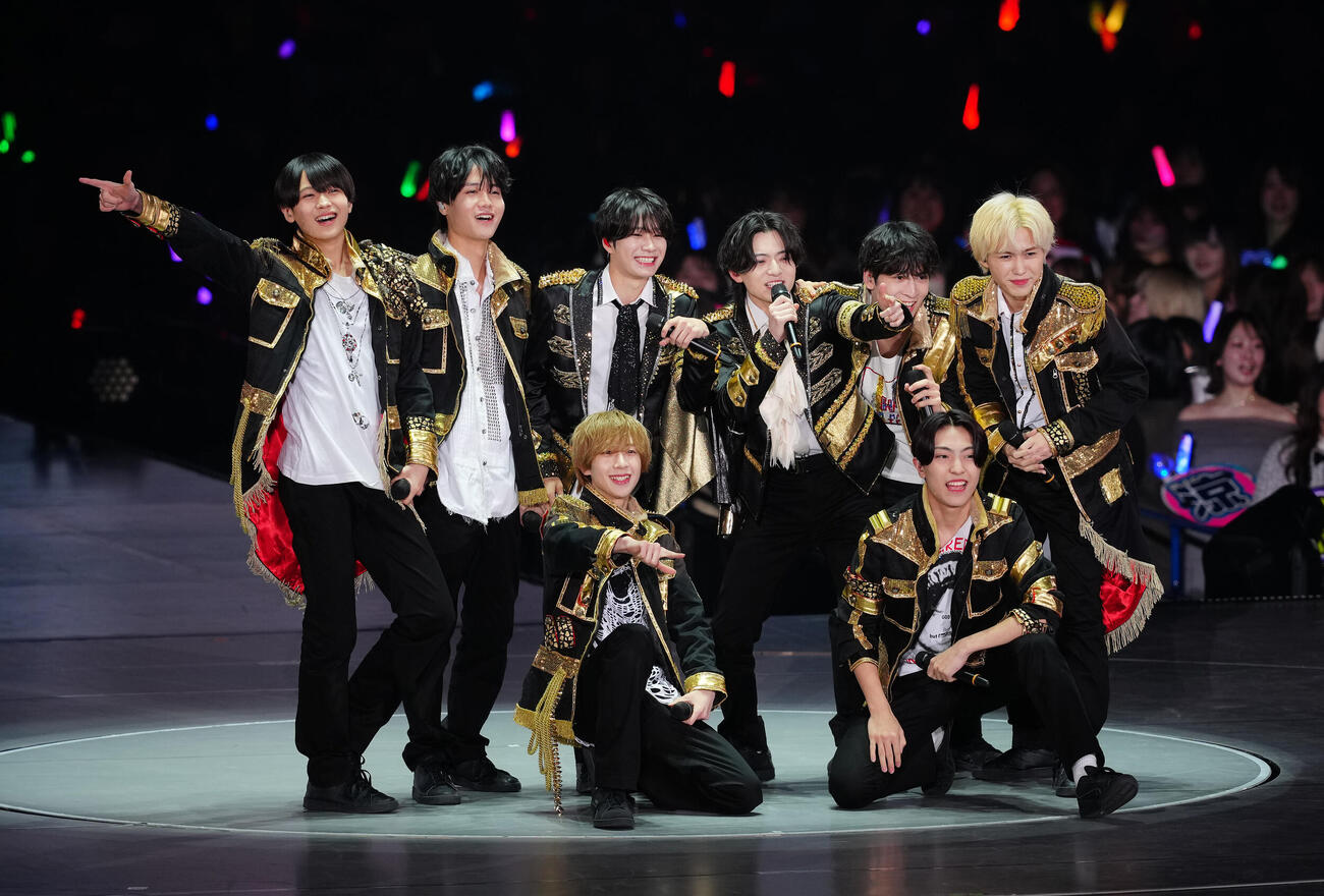 「ジュニアSTAR to FESTIVAL2026」で熱唱する関西ジュニア（撮影・垰建太）