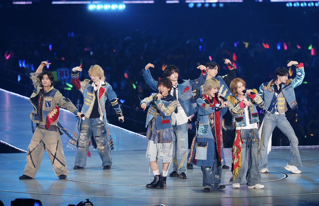 「ジュニアSTAR to FESTIVAL2026」で熱唱するB＆ZAI（撮影・垰建太）
