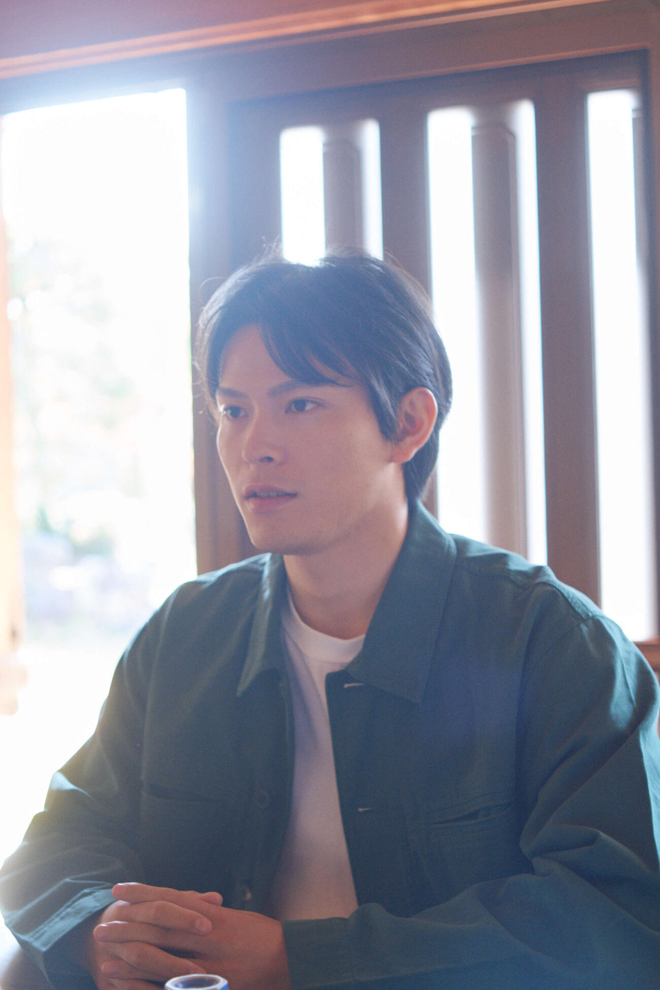 映画「真昼の蜘蛛隠れ」に主演する松大航也