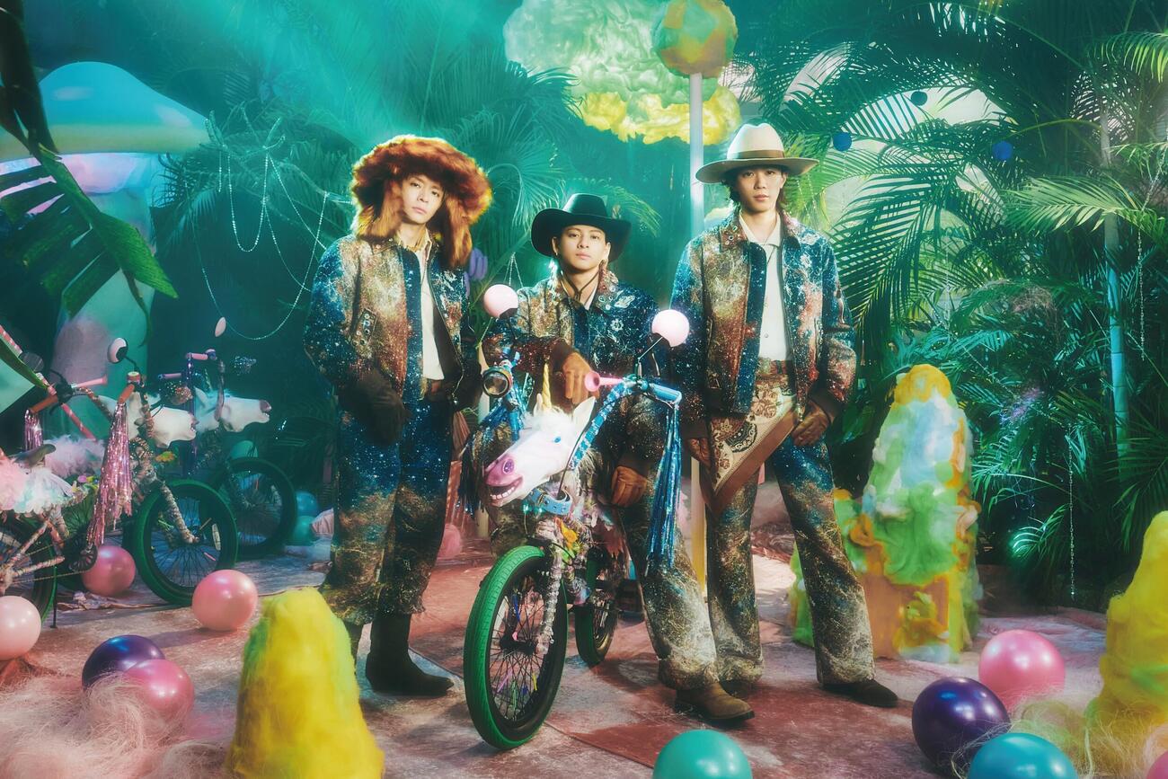 29日配信リリースした最新デジタルシングル「3XL」のアートワーク。左から岸優太、平野紫耀、神宮寺勇太