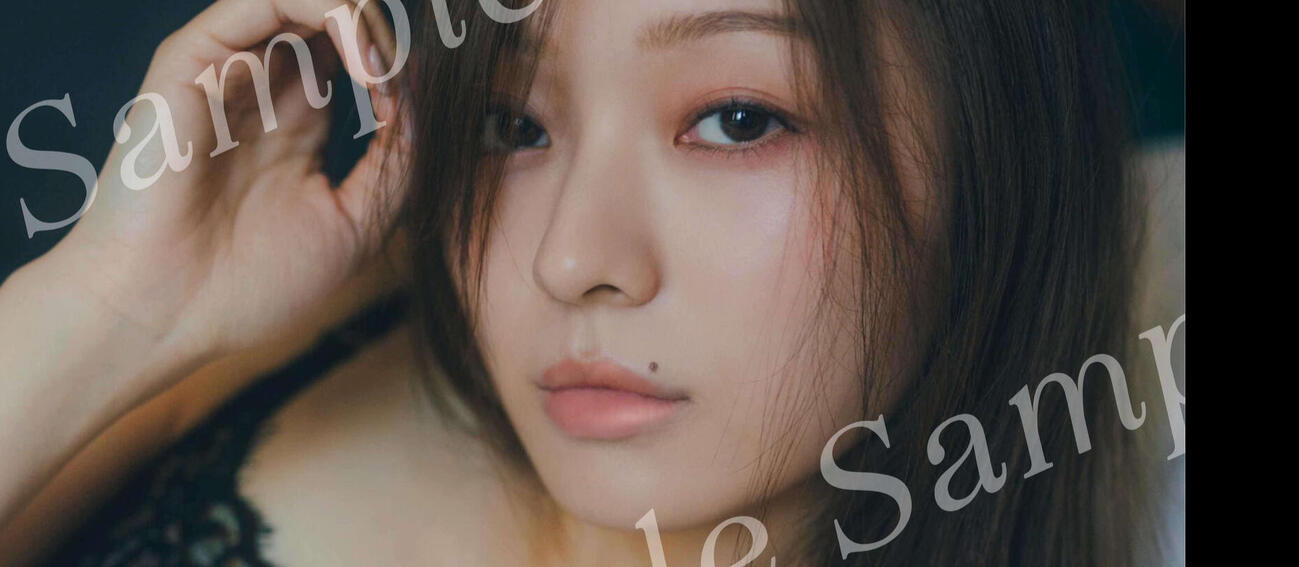 乃木坂46梅澤美波セカンド写真集「透明な覚悟」の特典ポスター（東京祐氏撮影）