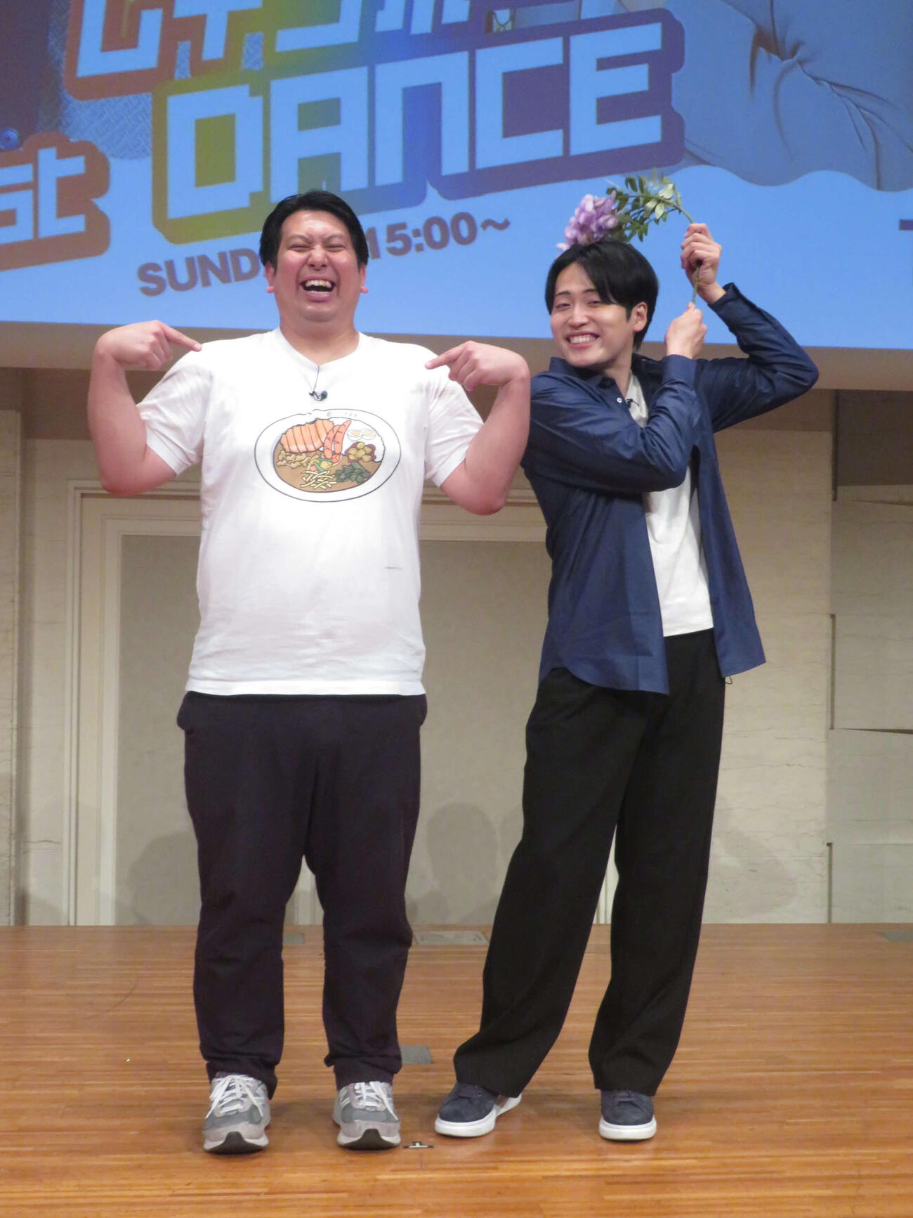 TOKYO FM月曜喋るズ「エフエムレインボー」番組初イベント「日曜会えるズ　エフエムレンボー『1st DANCE』」を行ったジャンボたかお（左）と池田直人
