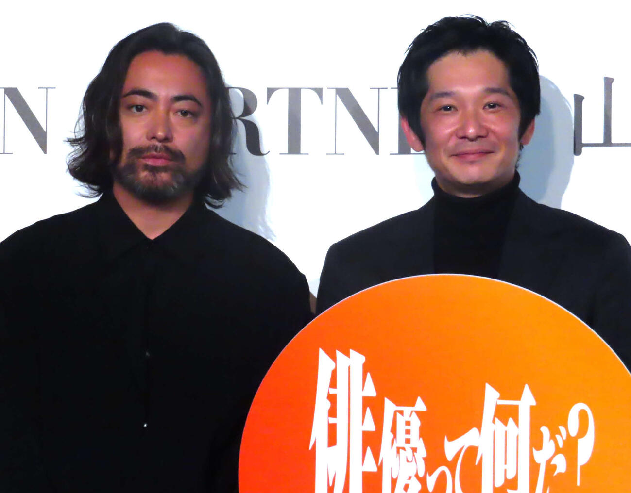 俳優オーディション「THE OPEN CALL」を発表した山田孝之（左）と伊藤主税