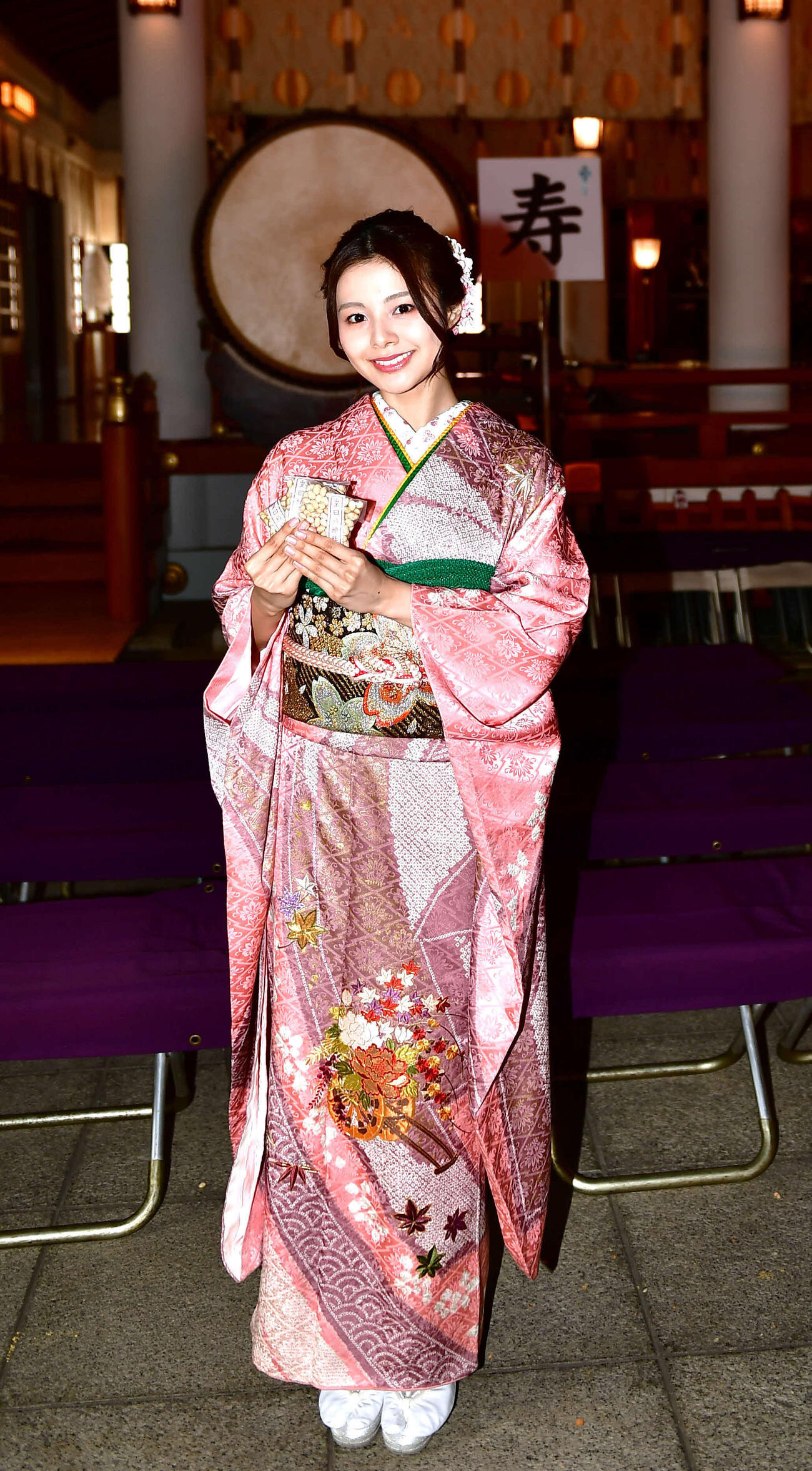 「はつもうでイメージキャラクター」を務める日枝神社で豆まきを行った本間日陽（撮影・松尾幸之介）