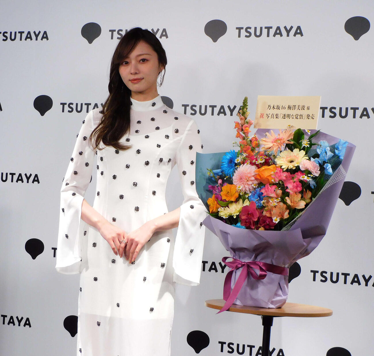 セカンド写真集「透明な覚悟」の発売記念会見を行った乃木坂46梅澤美波（撮影・寺本吏輝）