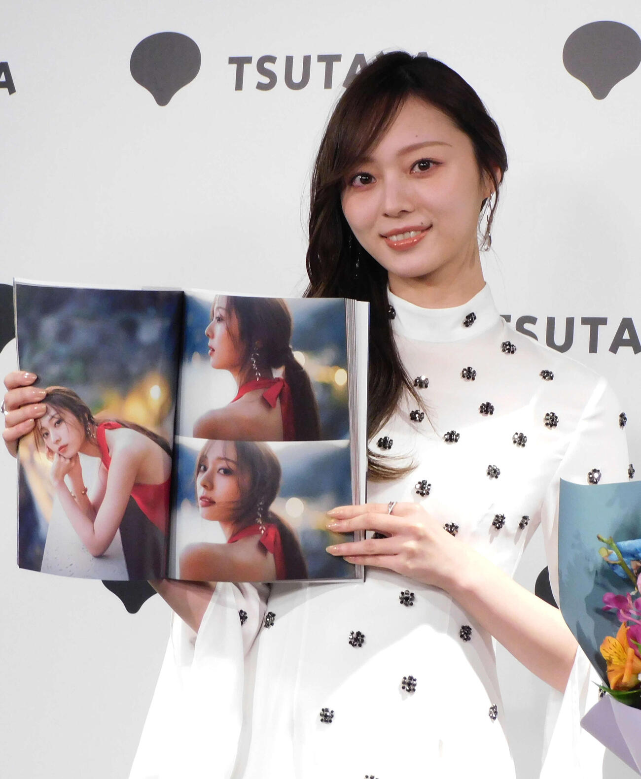 セカンド写真集「透明な覚悟」の発売記念会見を行った乃木坂46梅澤美波（撮影・寺本吏輝）