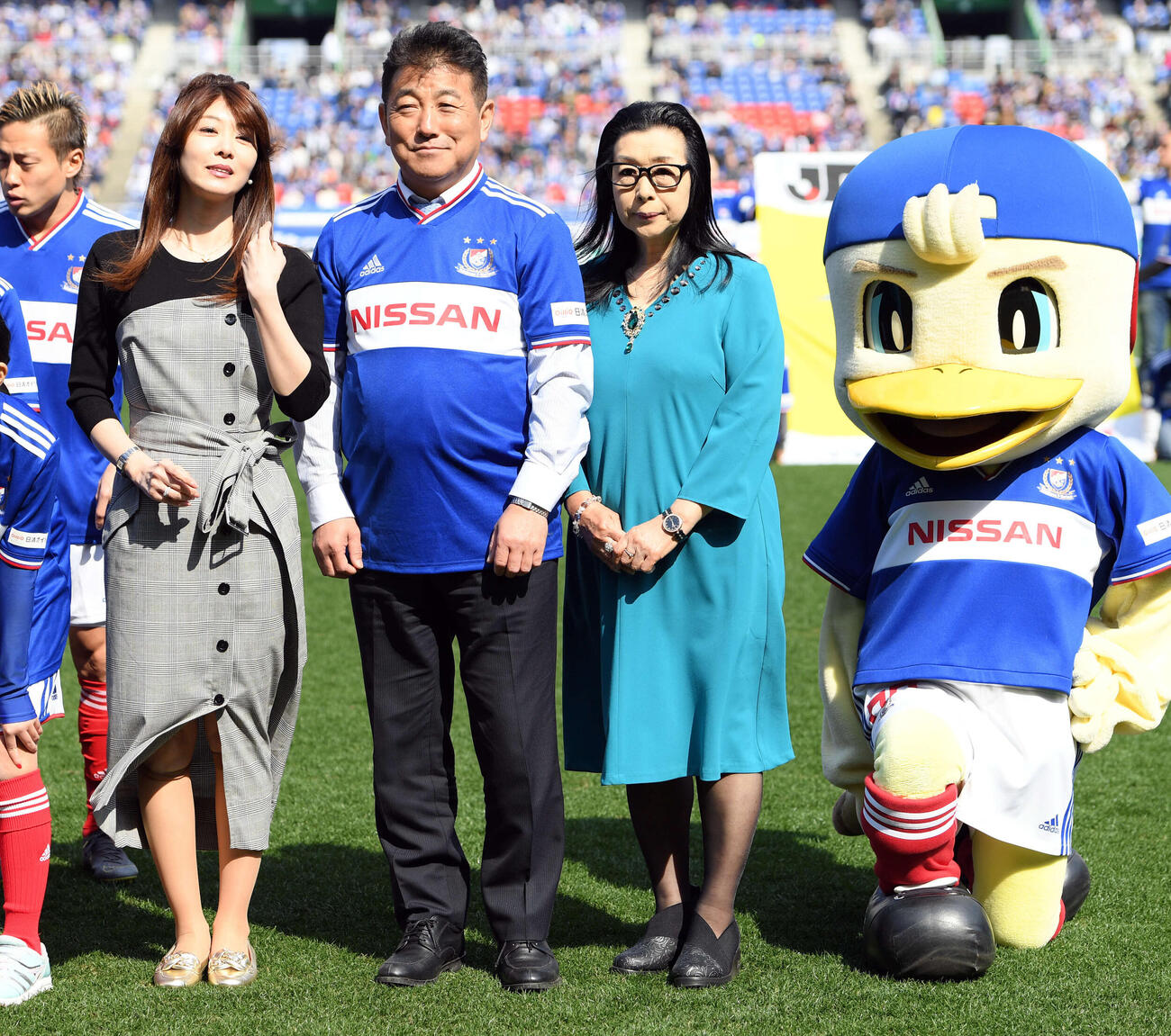 J1　横浜対仙台　プレゼンターで姿を見せた矢部美穂（左）と母文子さん（右）（2019年3月撮影）