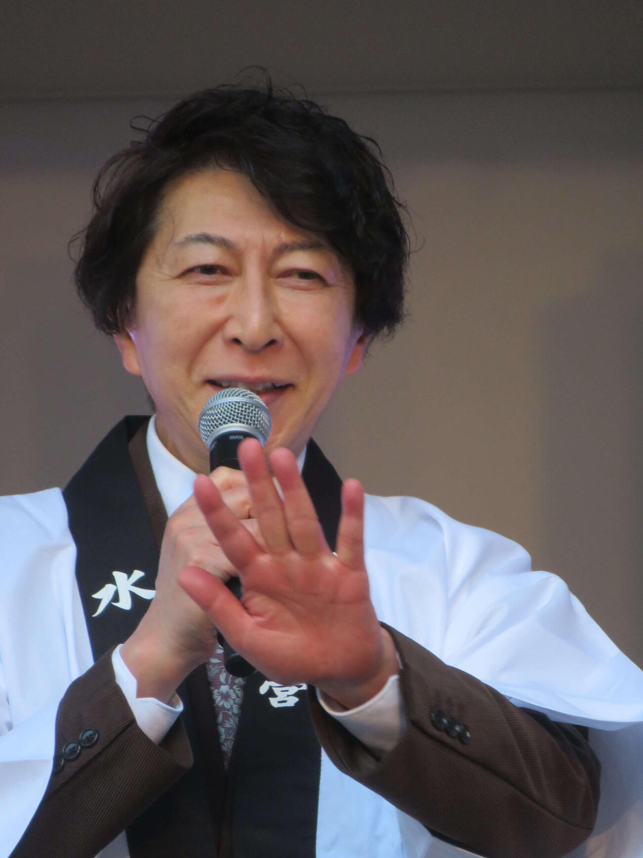 水天宮節分祭に参加した篠井英介（撮影・川田和博）