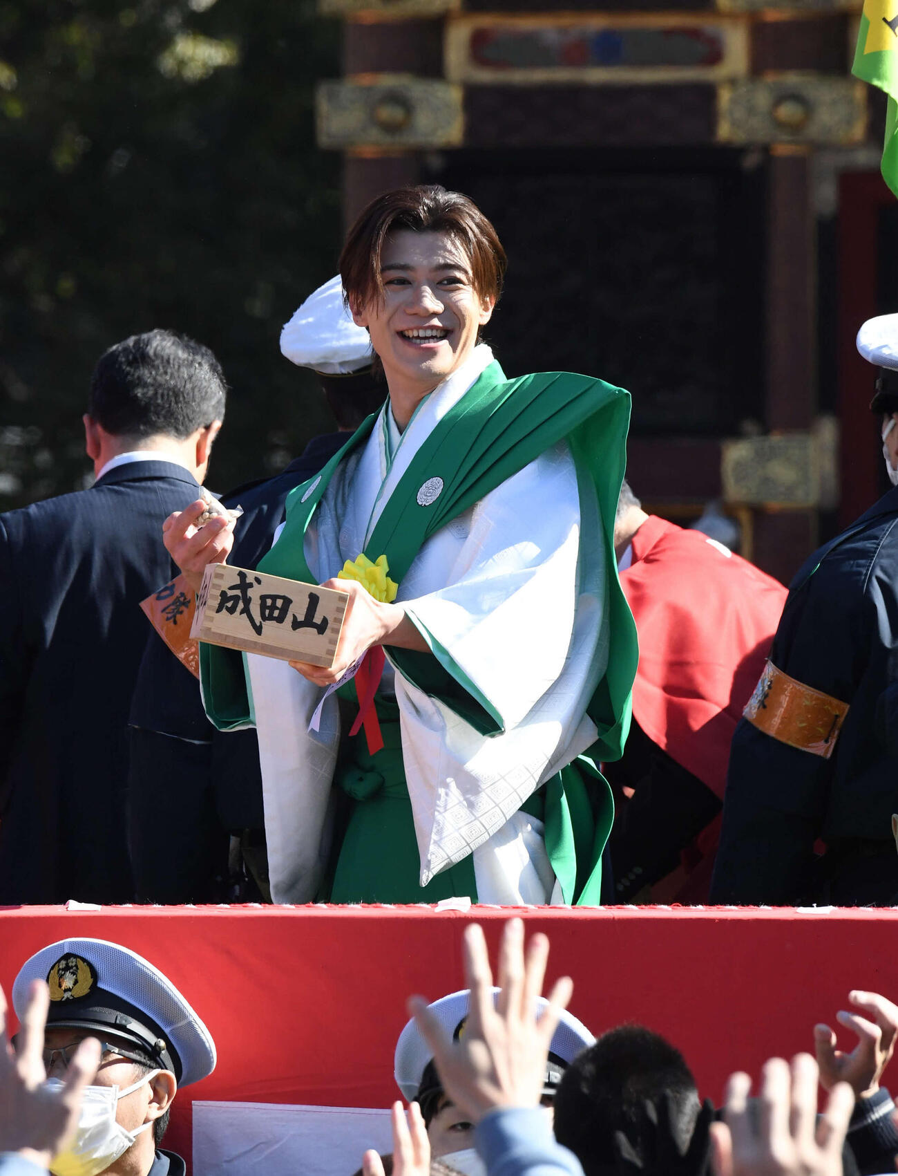 成田山新勝寺「特別追儺（ついな）豆まき式」に参列した新浜レオン