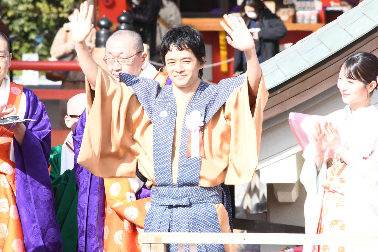成田山不動尊（成田山大阪別院明王院）の節分祭に参加した池松壮亮（撮影・阪口孝志）