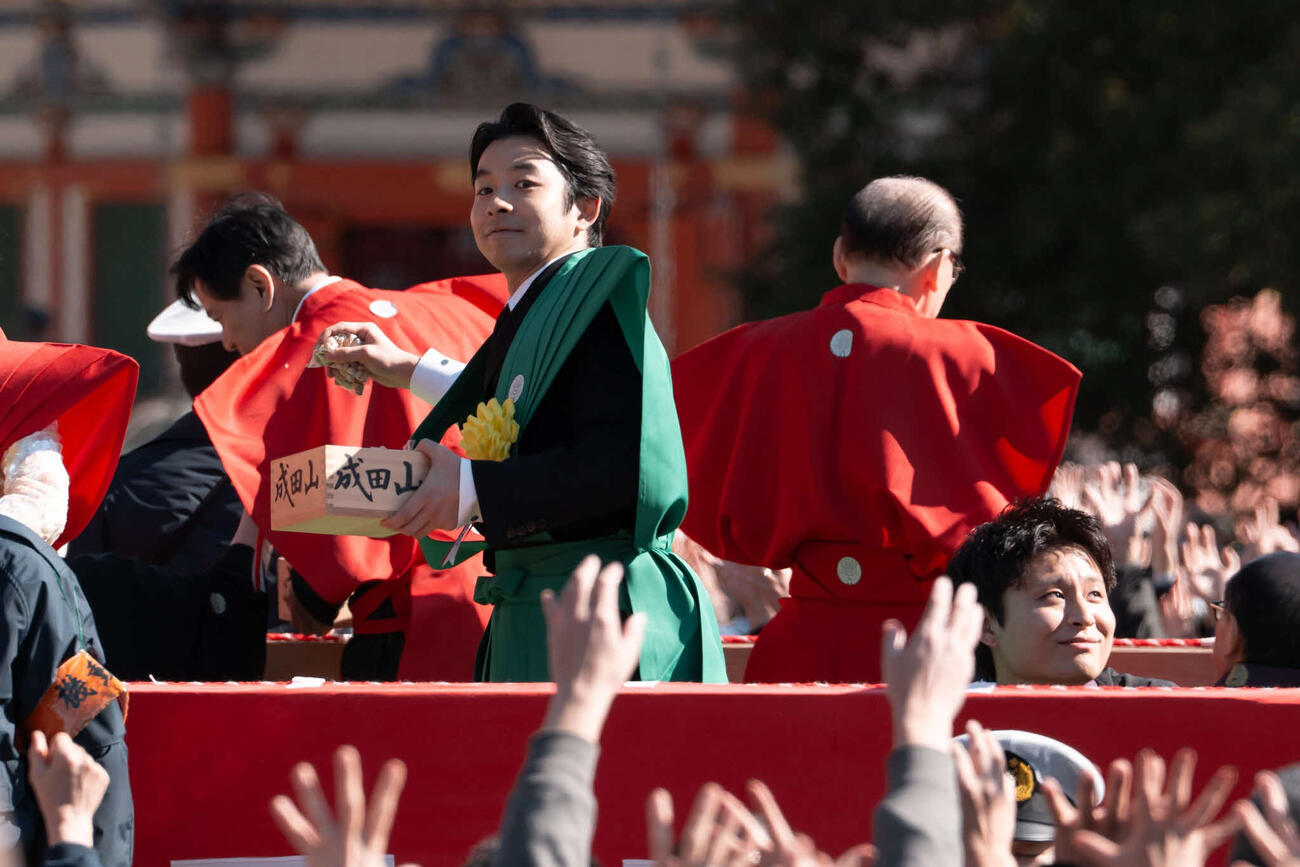 成田山新勝寺の節分会に出席した仲野太賀