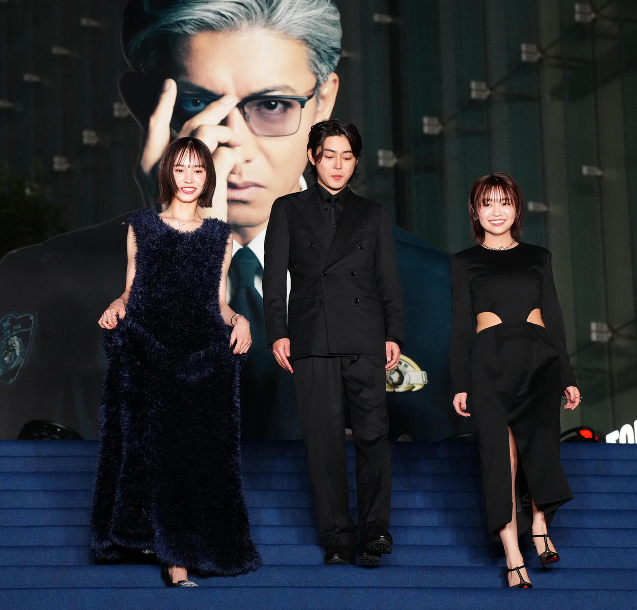 映画「教場Requiem」のカーペットアライバルイベントに臨む、左から井桁弘恵、倉悠貴、大原優乃（撮影・江口和貴）