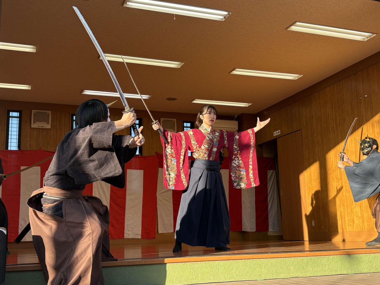 川崎市の坂戸御嶽神社の節分祭に参加し、殺陣を初披露した津吹みゆ