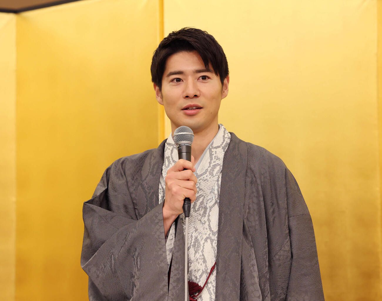 結婚記者会見であいさつをするBOYS AND MEN辻本達規（2026年1月撮影）