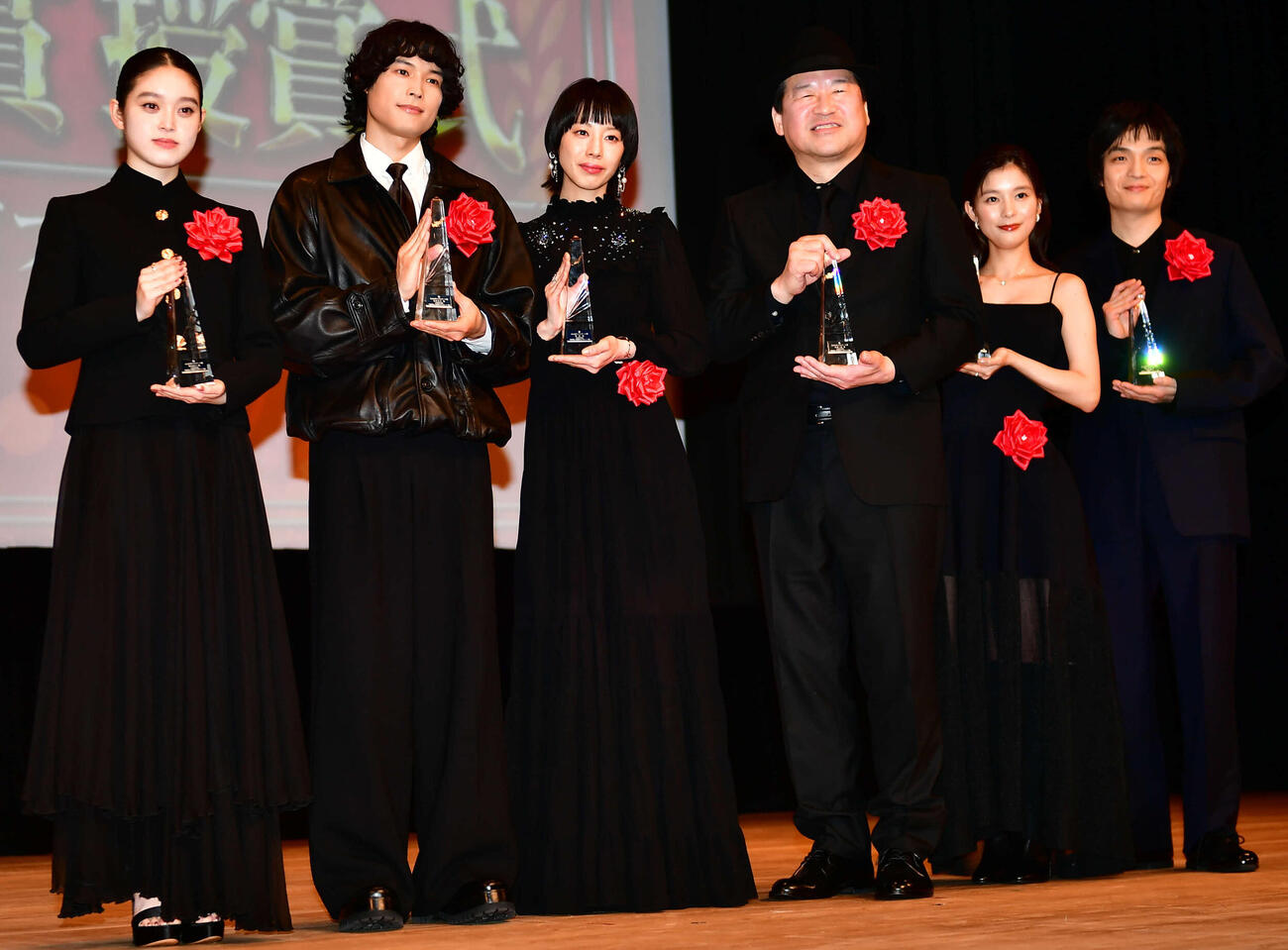 「2026年　第50回エランドール賞」授賞式に出席した、左から髙石あかり、松村北斗、夏帆、佐藤二朗、芳根京子、岡山天音（撮影・松尾幸之介）