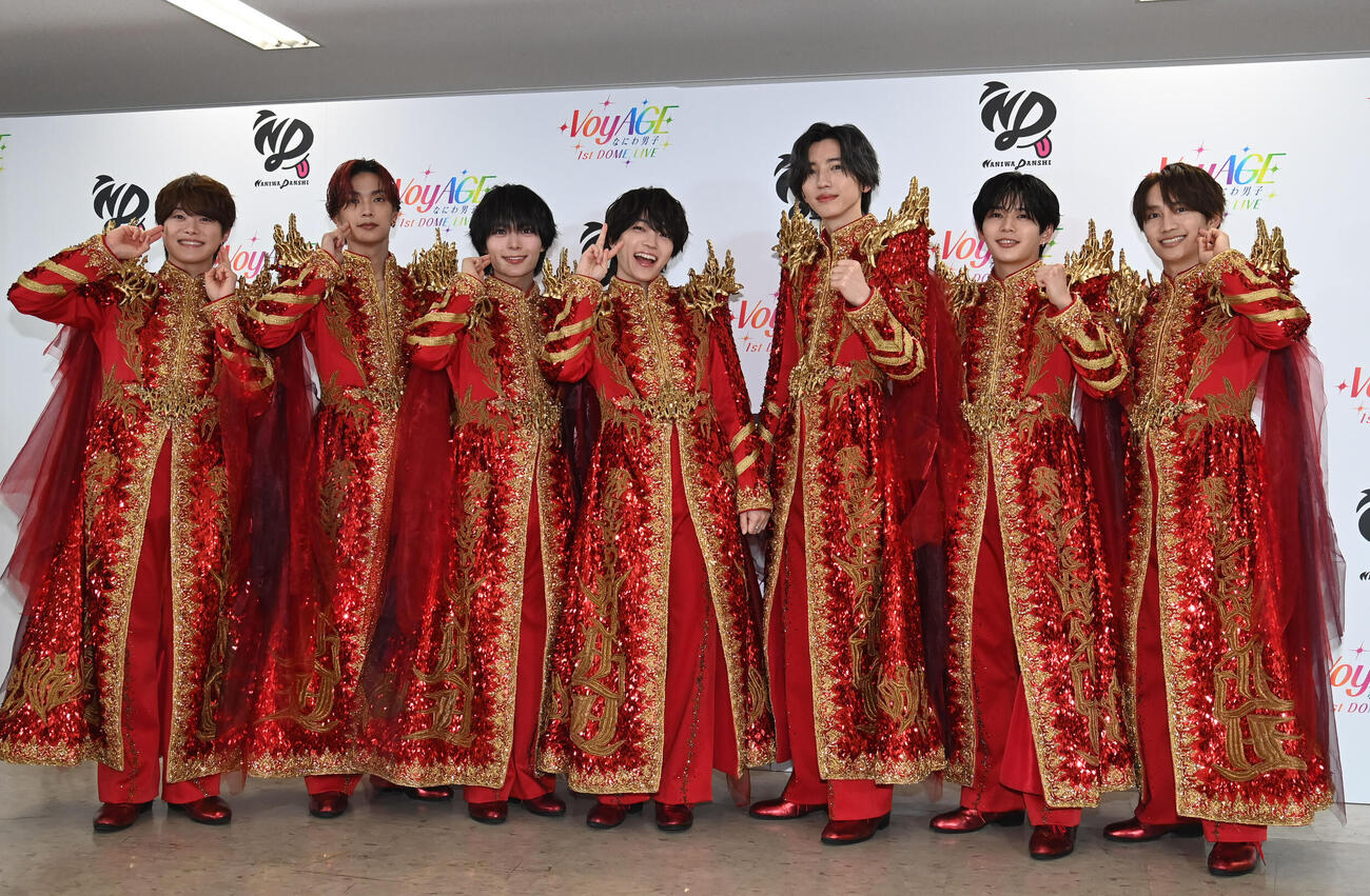 VoyAGEのライブに臨むなにわ男子の、左から大橋和也、高橋恭平、大西流星、西畑大吾、道枝駿佑、長尾謙杜、藤原丈一郎（撮影・石井愛子）
