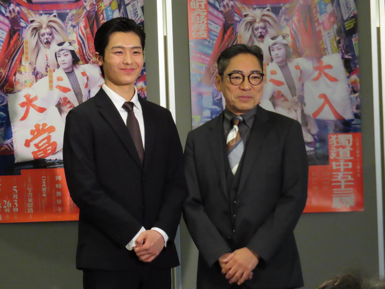 歌舞伎町大歌舞伎　三代猿之助四十八撰の内「獨道中五十三驛」制作発表会見に出席した市川中車（右）と市川團子