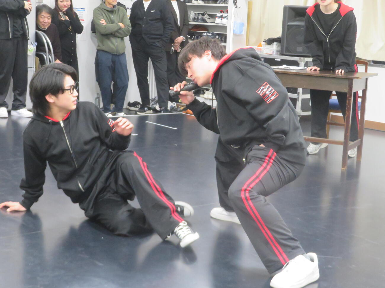 稽古を披露する横田大雅（左）と高橋龍樹（撮影・川田和博）