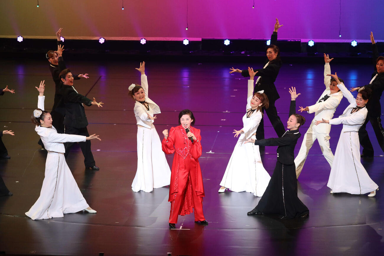 大阪松竹座さよなら公演「OSK日本歌劇団　OG公演FINAL」の様子（C）松竹