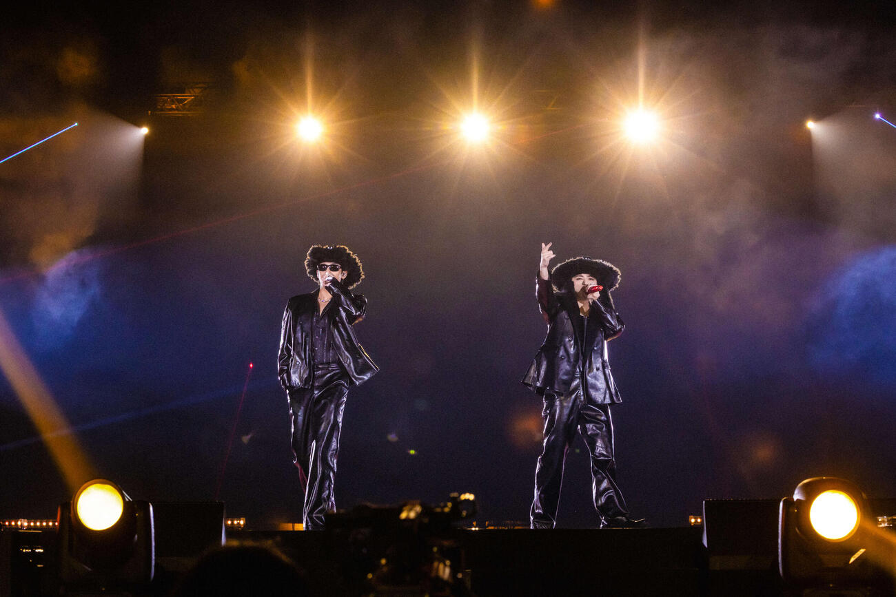 「CxM［DOUBLE UP］LIVE PARTY in JAPAN」千葉公演でパフォーマンスするMINGYU（左）とS．COUPS（（P）＆（C）PLEDIS Entertainment）