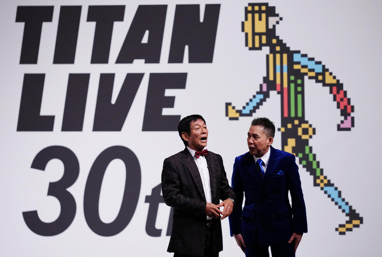 TITAN LIVE30周年記念公演に古希還暦として臨む明石家さんま（左）と太田光（撮影・垰建太）