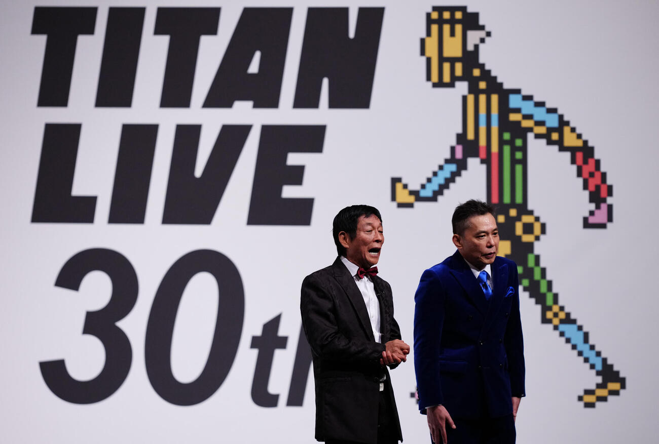 TITAN LIVE30周年記念公演に古希還暦として臨む明石家さんま（左）と太田光（撮影・垰建太）