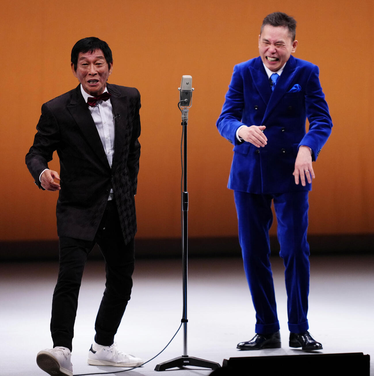 TITAN LIVE30周年記念公演に古希還暦として臨む明石家さんま（左）と太田光（撮影・垰建太）