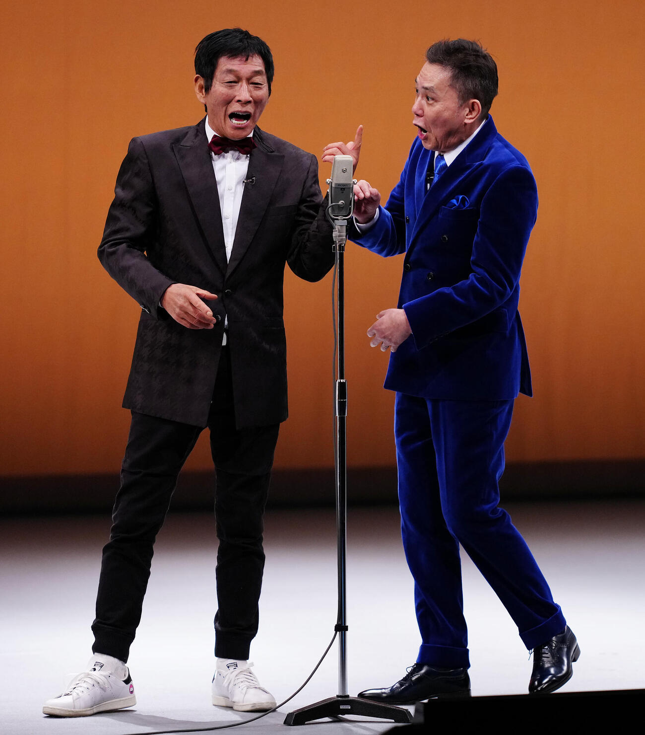 TITAN LIVE30周年記念公演に古希還暦として臨む明石家さんま（左）と太田光（撮影・垰建太）