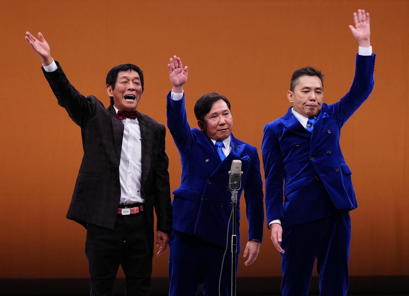TITAN LIVE30周年記念公演に臨む明石家さんま（左）と爆笑問題の太田光（右）と田中裕二（撮影・垰建太）
