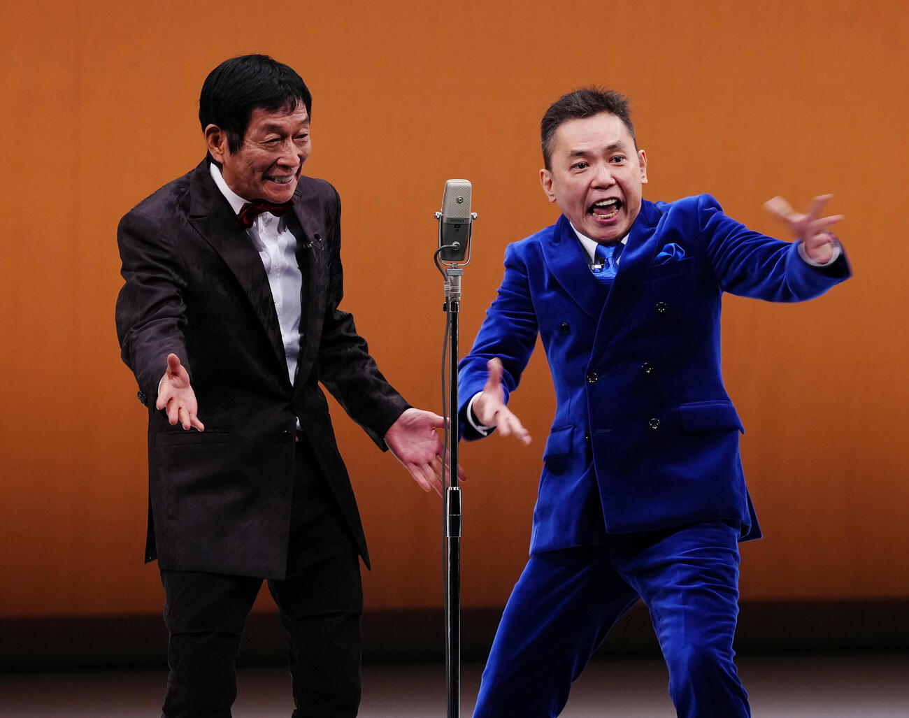 TITAN LIVE30周年記念公演に古希還暦として臨む明石家さんま（左）と太田光（撮影・垰建太）