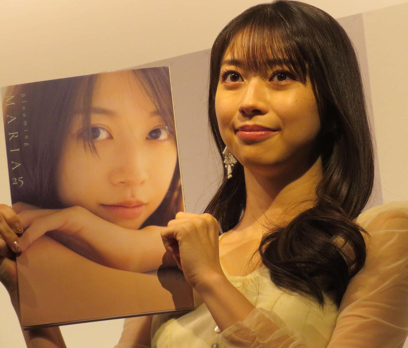 写真集「Blooming MARIA25」の発売記念イベントを行った牧野真莉愛