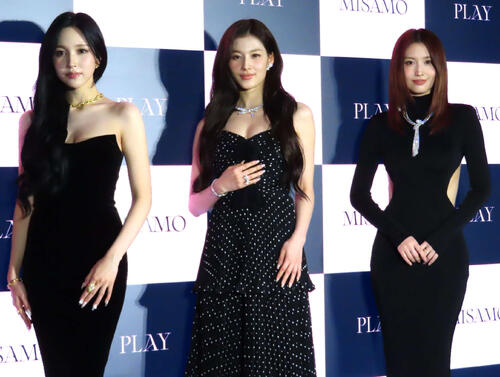 MISAMO、黒のロングドレスで抜群スタイル披露 日本初アルバムは