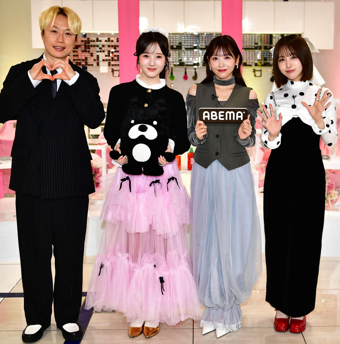 ABEMAの次世代スター美容師発掘オーディション番組「恋髪オーディション」に出演する、左からリリー、本田紗来、櫻井優衣、なえなの（撮影・松尾幸之介）