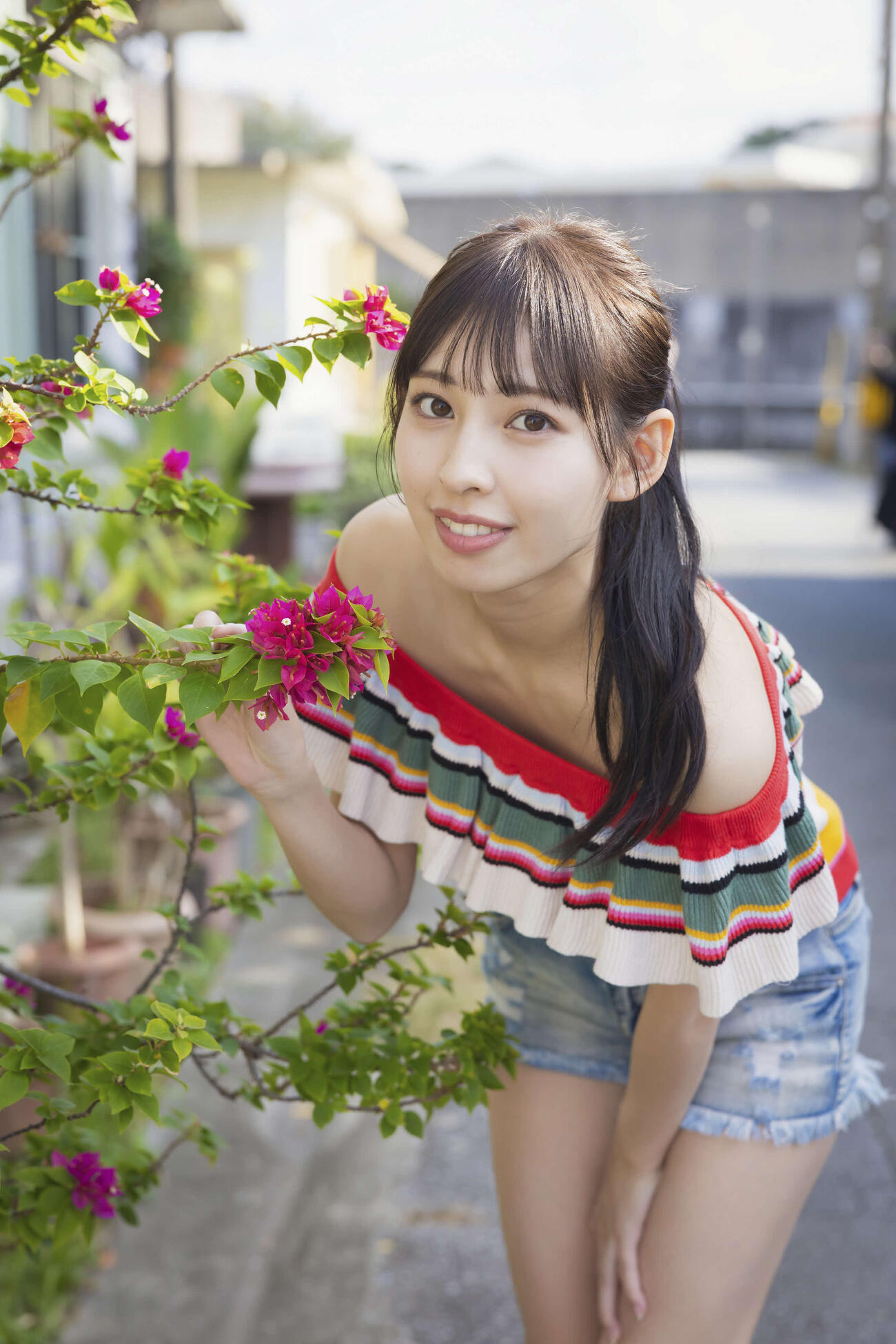 4月20日発売決定の沖口優奈初写真から公開された先行カット　撮影：田中智久（扶桑社刊）