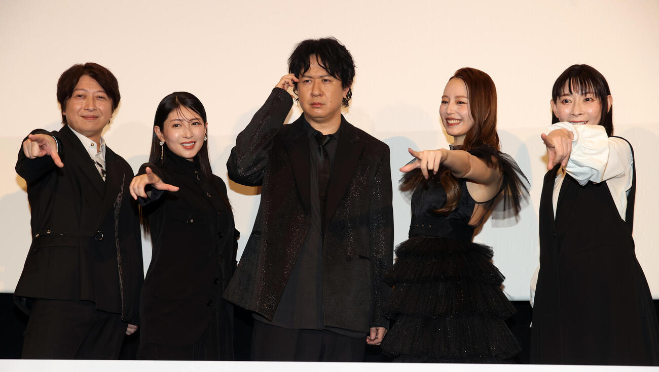 劇場版「涼宮ハルヒの消失」舞台あいさつする、左から小野大輔、茅原実里、杉田智和、平野綾、後藤邑子（撮影・柴田隆二）