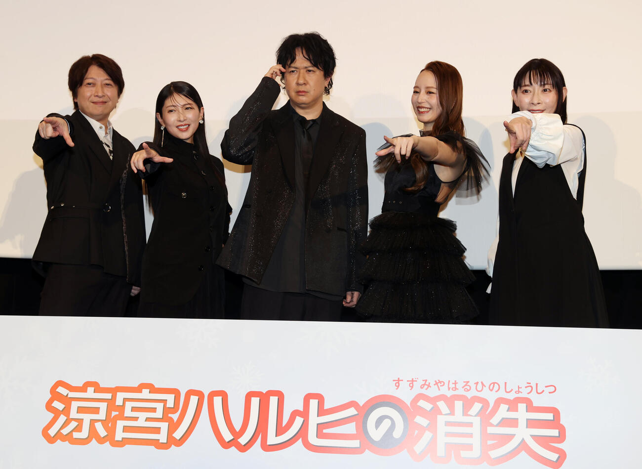劇場版「涼宮ハルヒの消失」舞台あいさつする、左から小野大輔、茅原実里、杉田智和、平野綾、後藤邑子（撮影・柴田隆二）