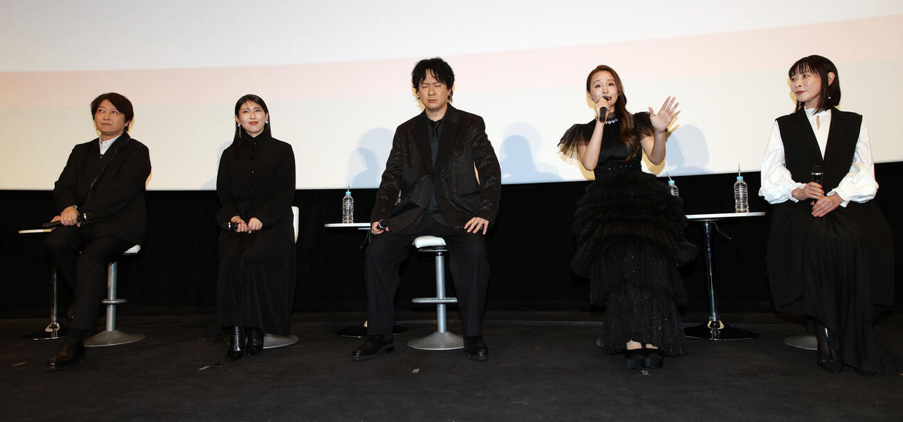 劇場版「涼宮ハルヒの消失」舞台あいさつする、左から小野大輔、茅原実里、杉田智和、平野綾、後藤邑子（撮影・柴田隆二）