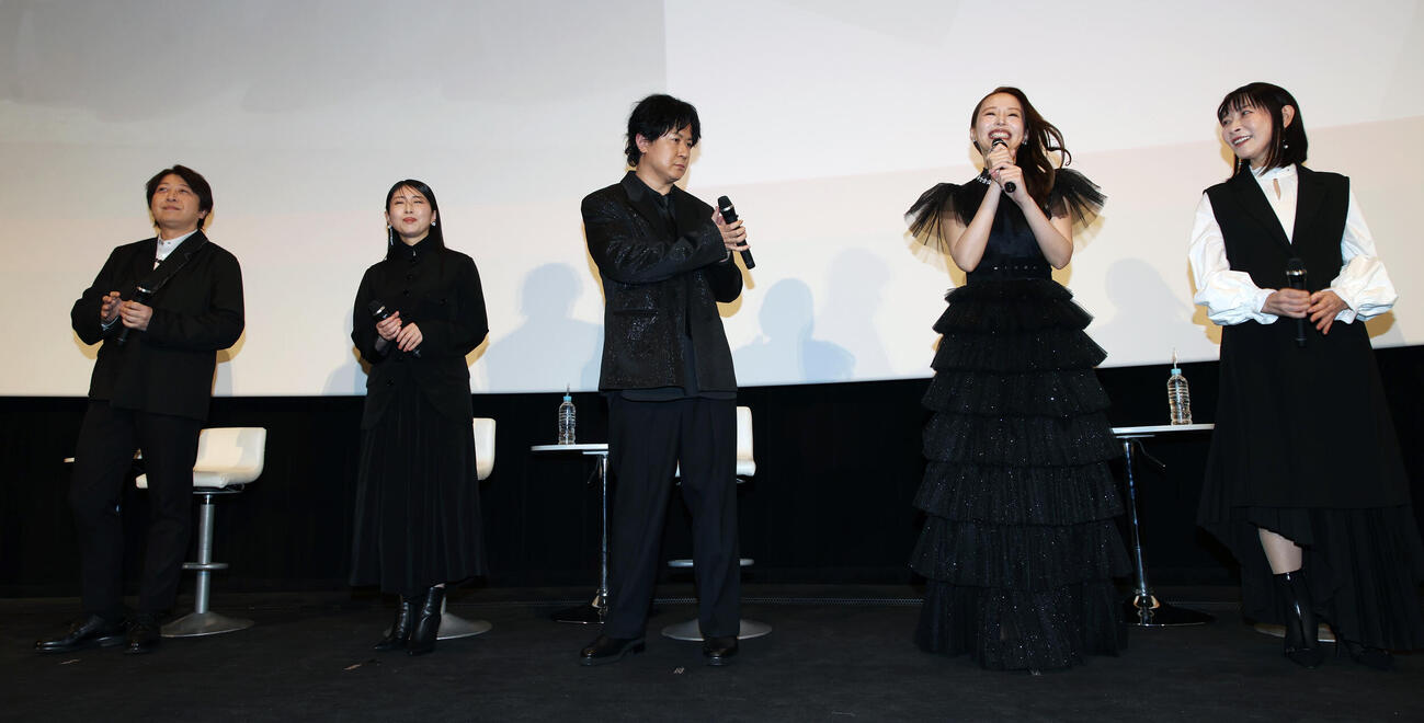 劇場版「涼宮ハルヒの消失」舞台あいさつする、左から小野大輔、茅原実里、杉田智和、平野綾、後藤邑子（撮影・柴田隆二）