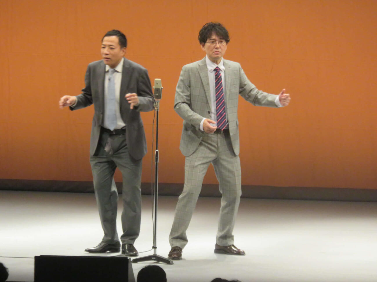 ナイツの塙宣之（左）と土屋伸之