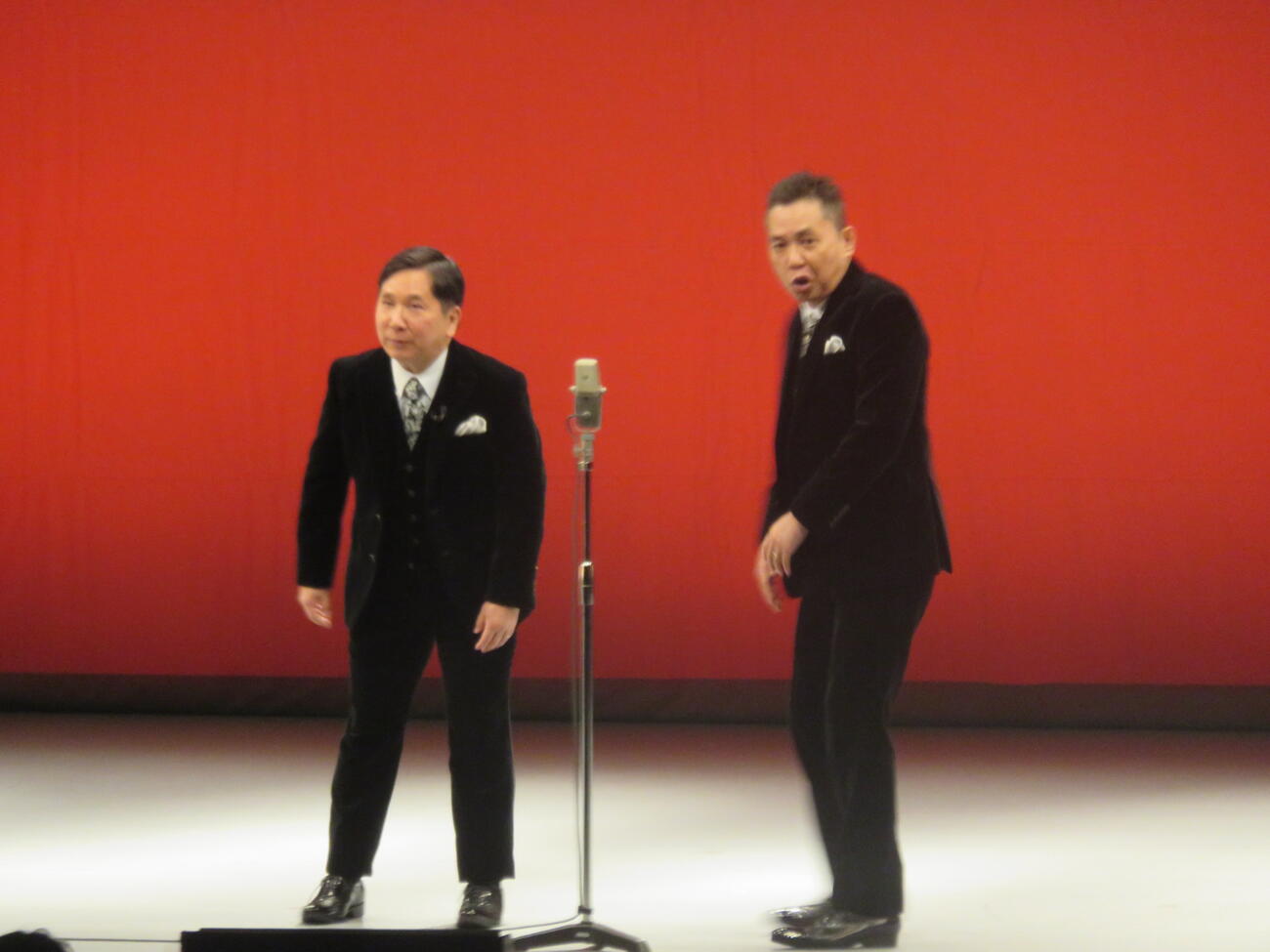 爆笑問題の田中裕二（左）と太田光