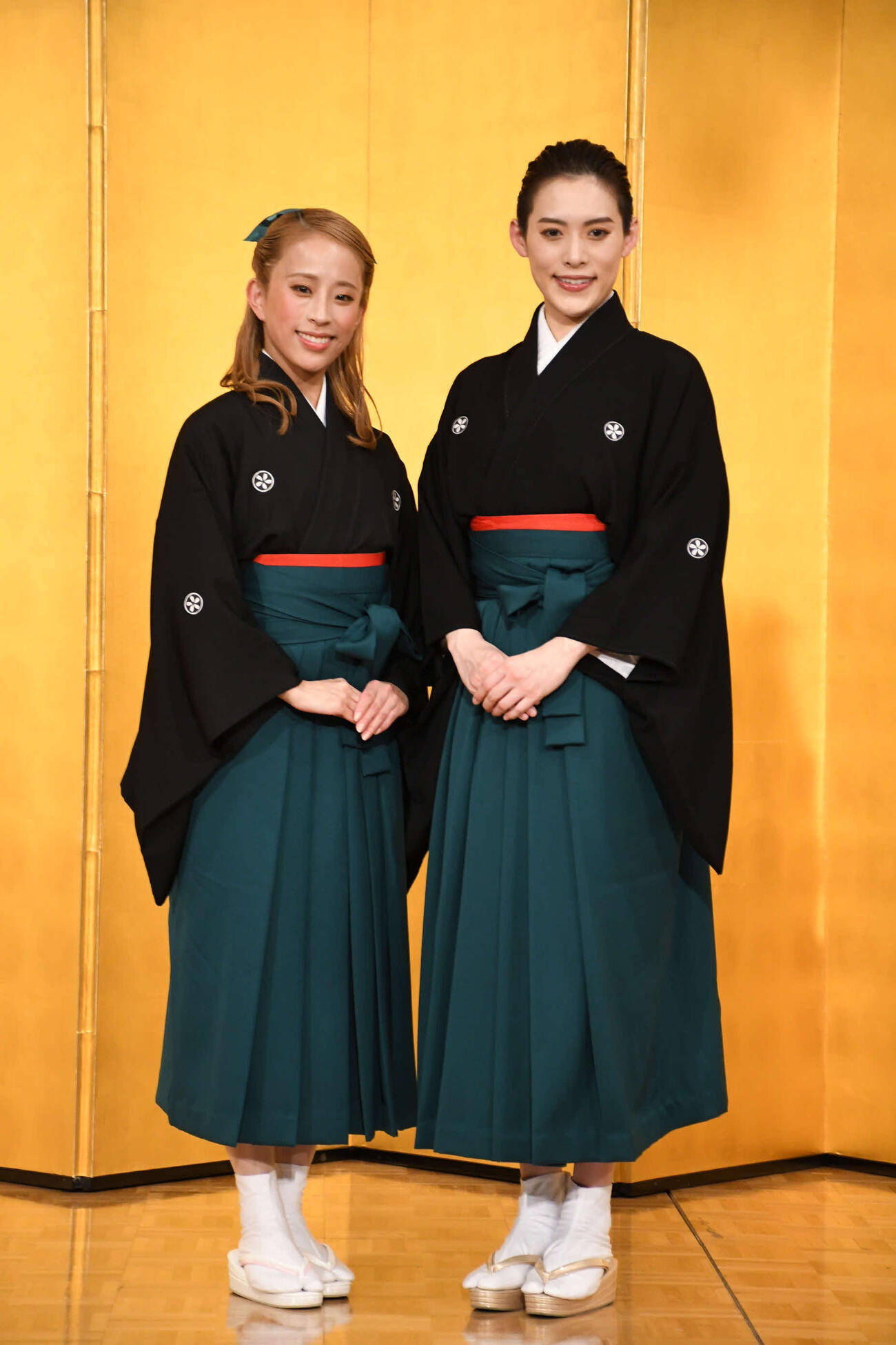 「レビュー春のおどり」への意気込みを語ったOSK日本歌劇団の翼和希（右）と千咲えみ（撮影・阪口孝志）
