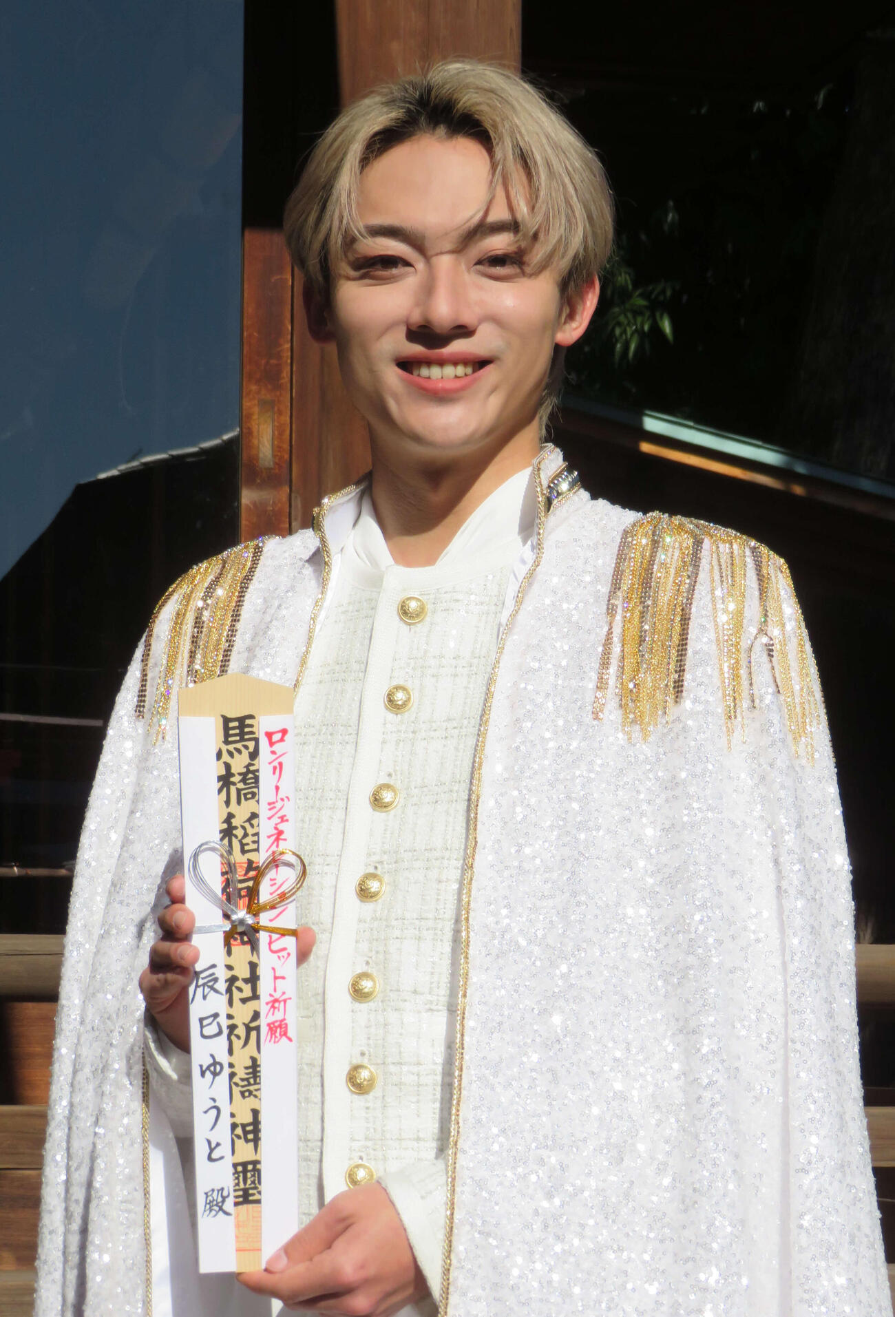 杉並区の馬橋稲荷神社で新曲「ロンリー・ジェネレーション」のヒット祈願を行った辰巳ゆうと