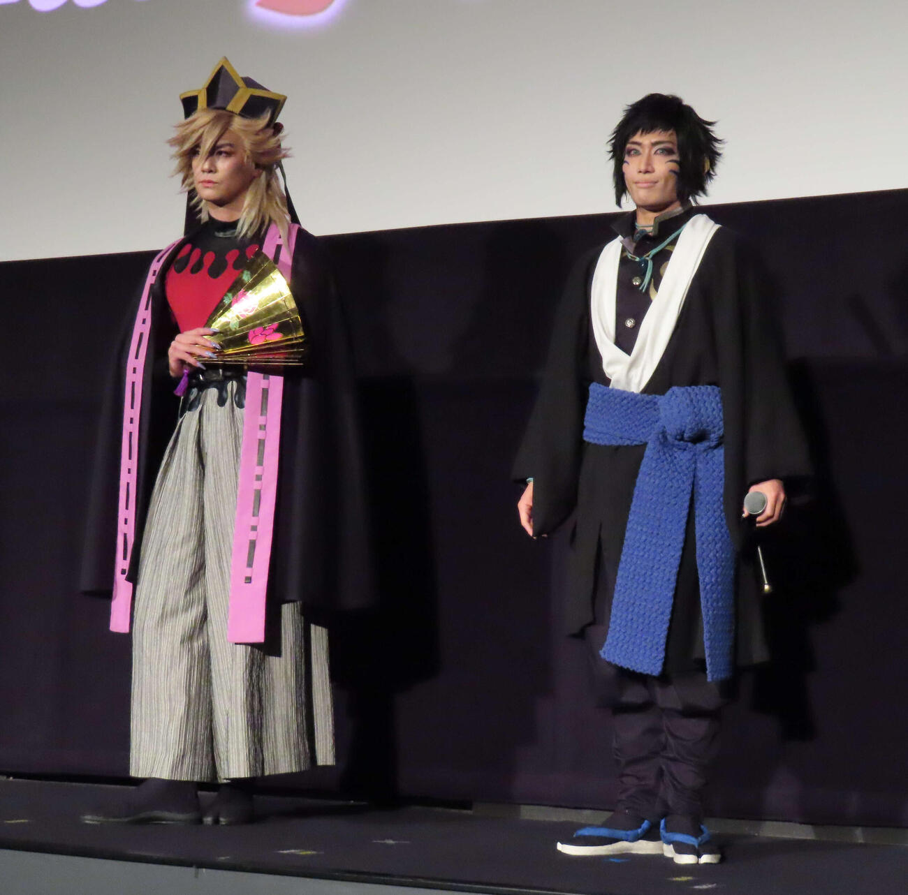 舞台「『鬼滅の刃』其ノ陸　柱稽古・無限城　突入」の新情報発表会に登壇した浦井健治（左）と一色洋平