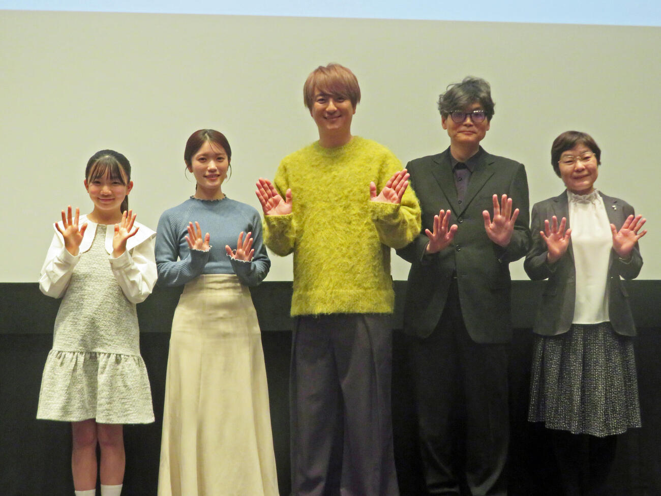 ドラマ「雨上がりのスカイツリー」完成披露会見に出席した、左から大井怜緒、美山加恋、上地雄輔、畑泰介監督、高森千穂氏（撮影・川田和博）