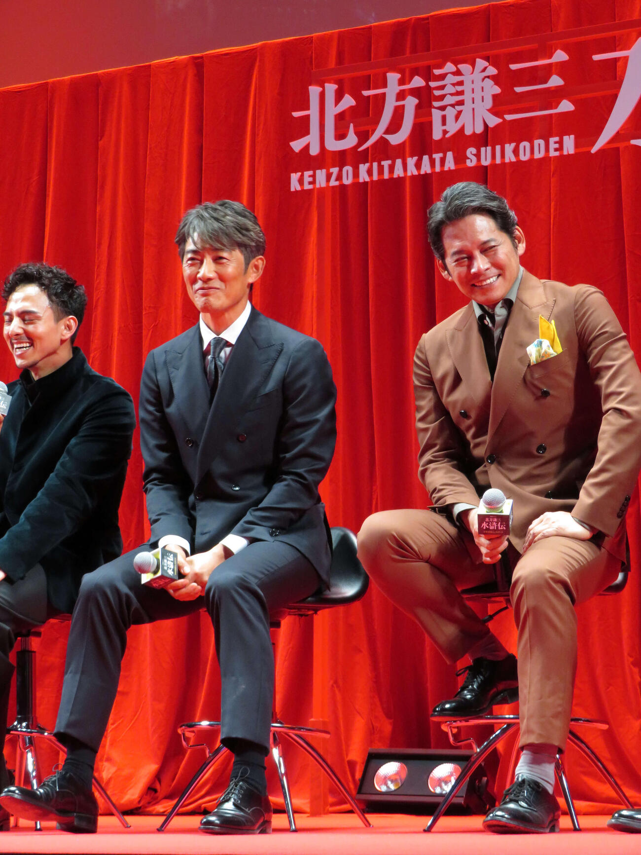 織田裕二「水滸伝」共演の反町隆史と不仲説? 監督放言に亀梨和也ら大慌てで火消しも…真相は? - ドラマ写真ニュース : 日刊スポーツ